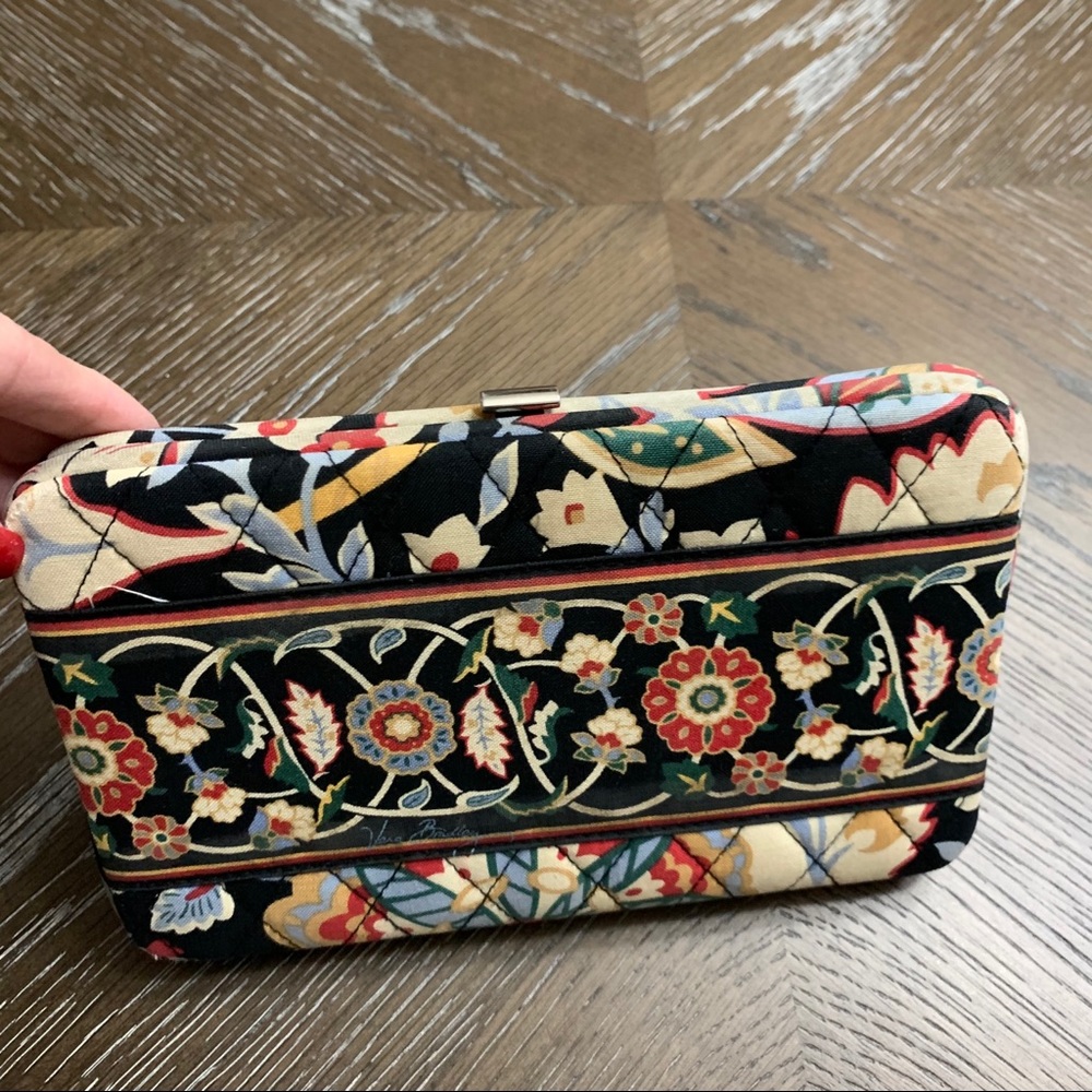 Vera Bradley 2010 Versailles quilted cloth clutch